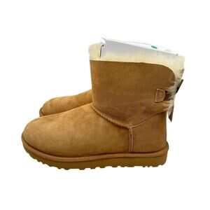 Ugg Woman’s Chestnut Mini Bailey Bow II Sheepskin Lined Winter Boots- Size 8
